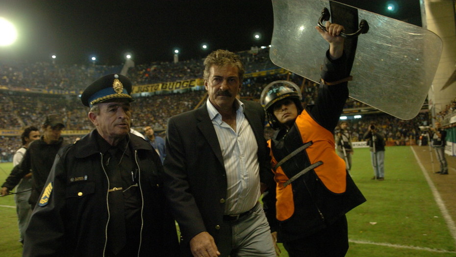 Ordenan detener al entrenador Ricardo La Volpe por acoso sexual